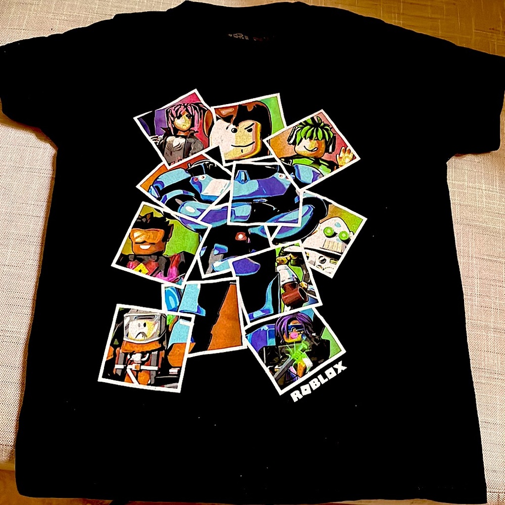 ROBLOX + Target S21 T-shirt size Medium Unisex Wide Comfort Fit